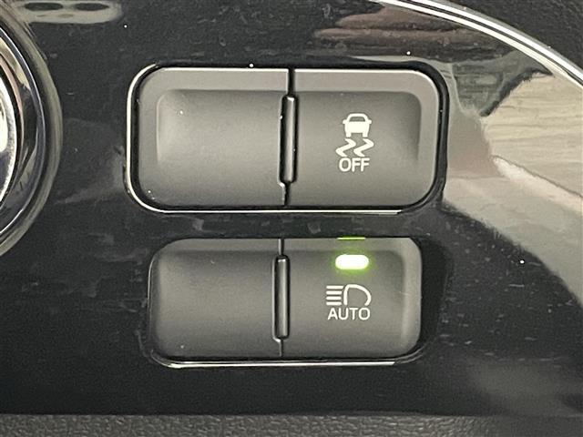 プリウス Ｓ　衝突軽減ブレーキ　車線逸脱警報装置　レーダークルーズコントロール　オートハイビーム　純正ナビ　Ｂｌｕｅｔｏｏｔｈ　ＴＶ　バックカメラ　ＥＴＣ　前後ドライブレコーダー　プッシュスタート　スペアキー（35枚目）