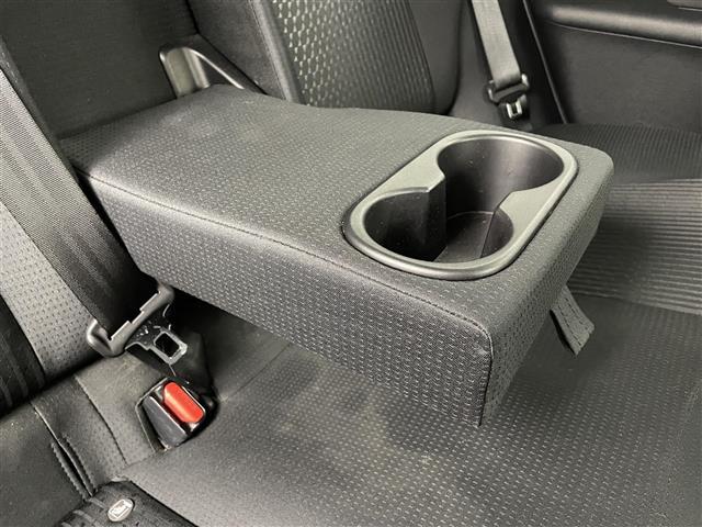 プリウス Ｓ　衝突軽減ブレーキ　車線逸脱警報装置　レーダークルーズコントロール　オートハイビーム　純正ナビ　Ｂｌｕｅｔｏｏｔｈ　ＴＶ　バックカメラ　ＥＴＣ　前後ドライブレコーダー　プッシュスタート　スペアキー（36枚目）