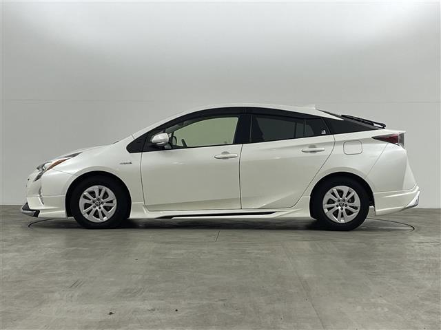 プリウス Ｓ　衝突軽減ブレーキ　車線逸脱警報装置　レーダークルーズコントロール　オートハイビーム　純正ナビ　Ｂｌｕｅｔｏｏｔｈ　ＴＶ　バックカメラ　ＥＴＣ　前後ドライブレコーダー　プッシュスタート　スペアキー（39枚目）