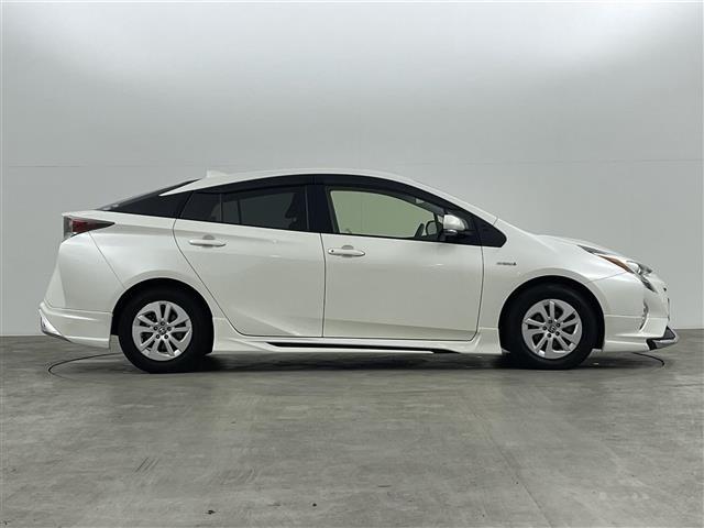 プリウス Ｓ　衝突軽減ブレーキ　車線逸脱警報装置　レーダークルーズコントロール　オートハイビーム　純正ナビ　Ｂｌｕｅｔｏｏｔｈ　ＴＶ　バックカメラ　ＥＴＣ　前後ドライブレコーダー　プッシュスタート　スペアキー（40枚目）