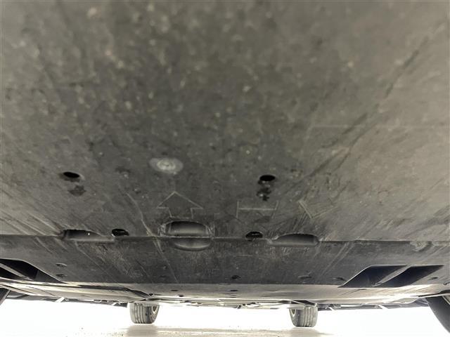 プリウス Ｓ　衝突軽減ブレーキ　車線逸脱警報装置　レーダークルーズコントロール　オートハイビーム　純正ナビ　Ｂｌｕｅｔｏｏｔｈ　ＴＶ　バックカメラ　ＥＴＣ　前後ドライブレコーダー　プッシュスタート　スペアキー（43枚目）