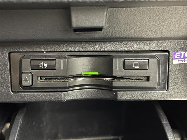 ヴェルファイアハイブリッド ＺＲ　Ｇエディション　４ＷＤ　プリクラッシュセーフテ　社外ナビ　Ｂｌｕｅｔｏｏｔｈ　ＴＶ　クルーズコントロール　電子パーキング　オートホールド　フリップダウンモニター　ＥＴＣ　シートヒーター　ステアリングヒーター（6枚目）