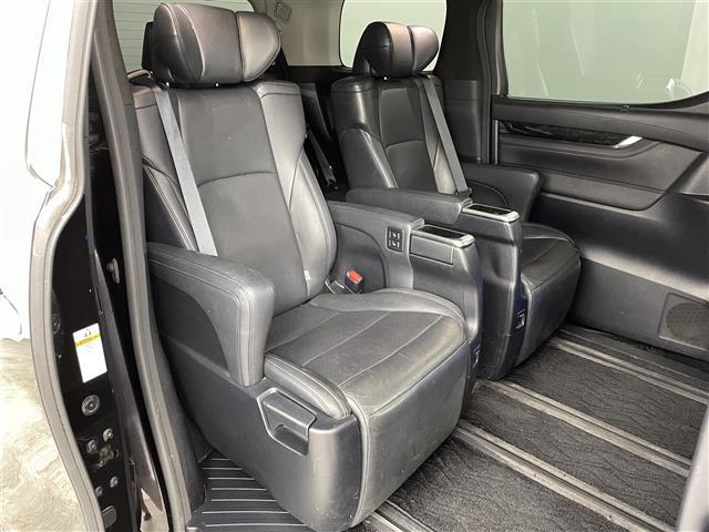 ヴェルファイアハイブリッド ＺＲ　Ｇエディション　４ＷＤ　プリクラッシュセーフテ　社外ナビ　Ｂｌｕｅｔｏｏｔｈ　ＴＶ　クルーズコントロール　電子パーキング　オートホールド　フリップダウンモニター　ＥＴＣ　シートヒーター　ステアリングヒーター（9枚目）