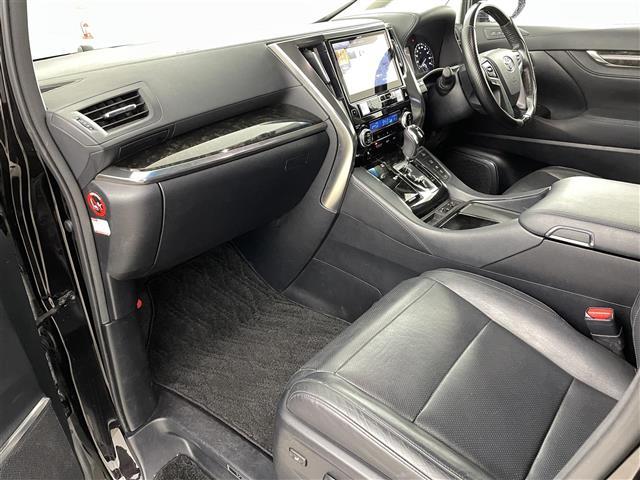 ヴェルファイアハイブリッド ＺＲ　Ｇエディション　４ＷＤ　プリクラッシュセーフテ　社外ナビ　Ｂｌｕｅｔｏｏｔｈ　ＴＶ　クルーズコントロール　電子パーキング　オートホールド　フリップダウンモニター　ＥＴＣ　シートヒーター　ステアリングヒーター（19枚目）