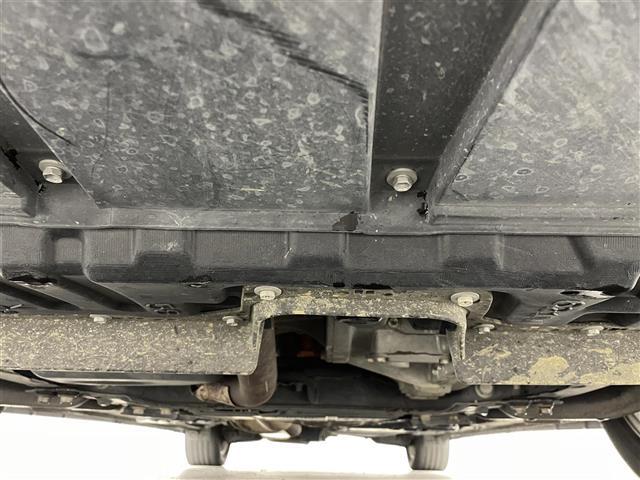 ヴェルファイアハイブリッド ＺＲ　Ｇエディション　４ＷＤ　プリクラッシュセーフテ　社外ナビ　Ｂｌｕｅｔｏｏｔｈ　ＴＶ　クルーズコントロール　電子パーキング　オートホールド　フリップダウンモニター　ＥＴＣ　シートヒーター　ステアリングヒーター（42枚目）