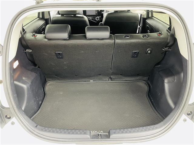 アクア クロスオーバー　トヨタセーフティセンス　レーンキープアシストオートハイビームプリクラッシュセーフティ純正ナビゲーション　Ｂｌｕｅｔｏｏｔｈ　バックカメラ　ＥＴＣ　ＴＶ前方ドライブレコーダー　プッシュスタート　ＣＤ（9枚目）