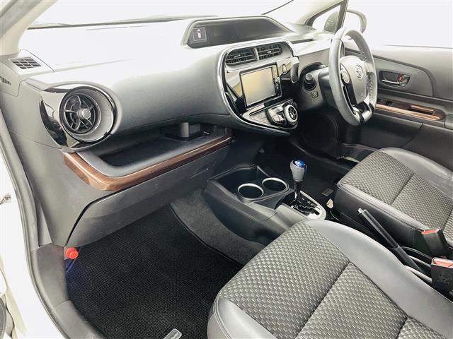 アクア クロスオーバー　トヨタセーフティセンス　レーンキープアシストオートハイビームプリクラッシュセーフティ純正ナビゲーション　Ｂｌｕｅｔｏｏｔｈ　バックカメラ　ＥＴＣ　ＴＶ前方ドライブレコーダー　プッシュスタート　ＣＤ（16枚目）