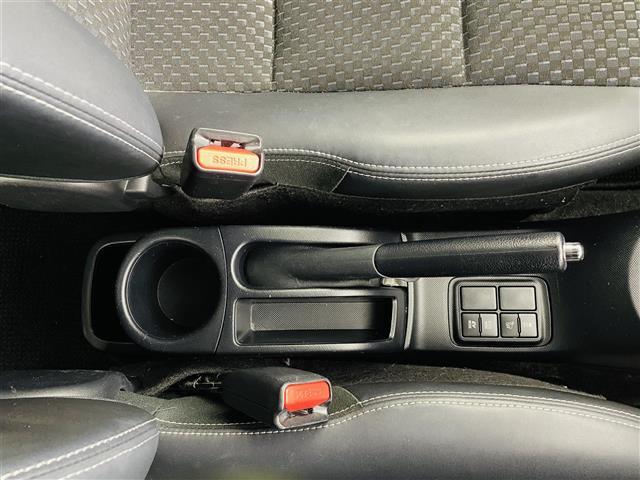 アクア クロスオーバー　トヨタセーフティセンス　レーンキープアシストオートハイビームプリクラッシュセーフティ純正ナビゲーション　Ｂｌｕｅｔｏｏｔｈ　バックカメラ　ＥＴＣ　ＴＶ前方ドライブレコーダー　プッシュスタート　ＣＤ（35枚目）