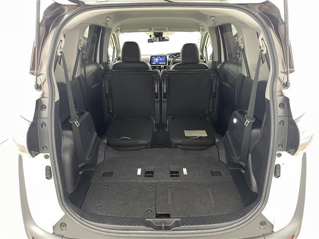 シエンタ ハイブリッドG クエロ トヨタセーフティセンス 衝突軽減ブレーキ 車線逸脱警報装置 オートハイビーム 純正9インチナビゲーション TV BT ETC 前後ドライブレコーダー シートヒーター クルーズコントロール 両側Pドア(27枚目)