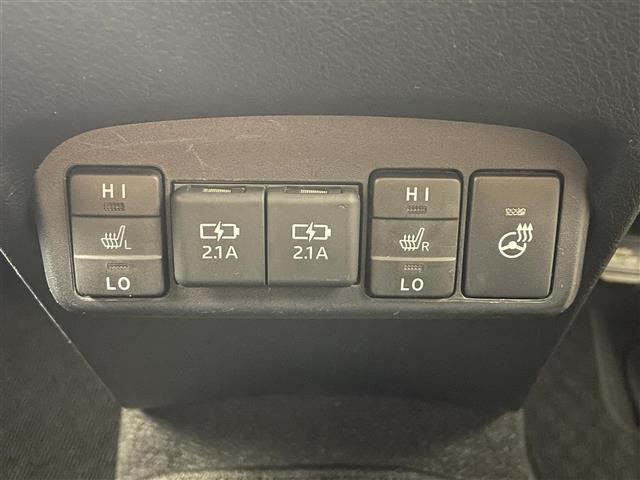 シエンタ ハイブリッドG クエロ トヨタセーフティセンス 衝突軽減ブレーキ 車線逸脱警報装置 オートハイビーム 純正9インチナビゲーション TV BT ETC 前後ドライブレコーダー シートヒーター クルーズコントロール 両側Pドア(35枚目)