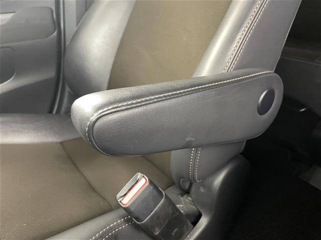 シエンタ ハイブリッドG クエロ トヨタセーフティセンス 衝突軽減ブレーキ 車線逸脱警報装置 オートハイビーム 純正9インチナビゲーション TV BT ETC 前後ドライブレコーダー シートヒーター クルーズコントロール 両側Pドア(36枚目)