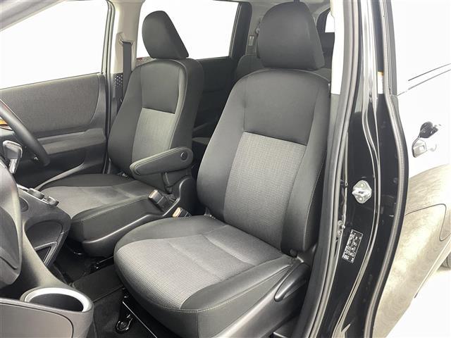 シエンタ ハイブリッドG トヨタセーフティ 衝突軽減ブレーキ 車線逸脱警報装置 オートハイビーム ふらつき警報 純正ナビゲーションBluetooth TV バックカメラ ETC 前方ドライブレコーダー 両側パワースライドドア(24枚目)