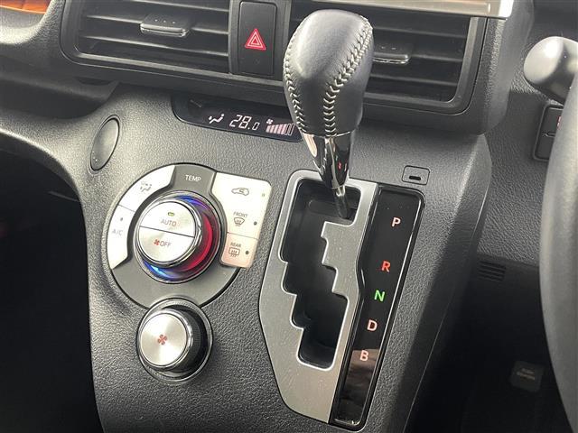 シエンタ ハイブリッドG トヨタセーフティ 衝突軽減ブレーキ 車線逸脱警報装置 オートハイビーム ふらつき警報 純正ナビゲーションBluetooth TV バックカメラ ETC 前方ドライブレコーダー 両側パワースライドドア(28枚目)