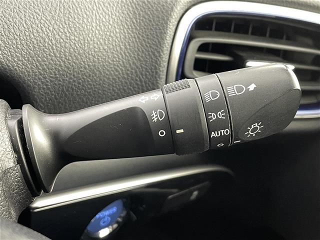 プリウス Sツーリングセレクション トヨタセーフティセンス プリクラッシュセーフティ レーンディパーチャーアラート コーナーセンサー パーキングオブサポート ドライブスタートコントロール オートマチックハイビーム クルーズコントロール(8枚目)