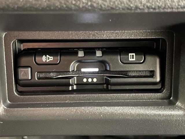 セレナ ハイウェイスターＶ　純正９インチディスプレイオーディオ　全方位カメラ　バックカメラ　プロパイロット　ブラインドスポットモニター　デジタルインナーミラー　両側電動スライドドア　純正前後ドライブレコーダー　ＬＥＤヘッドライト（9枚目）