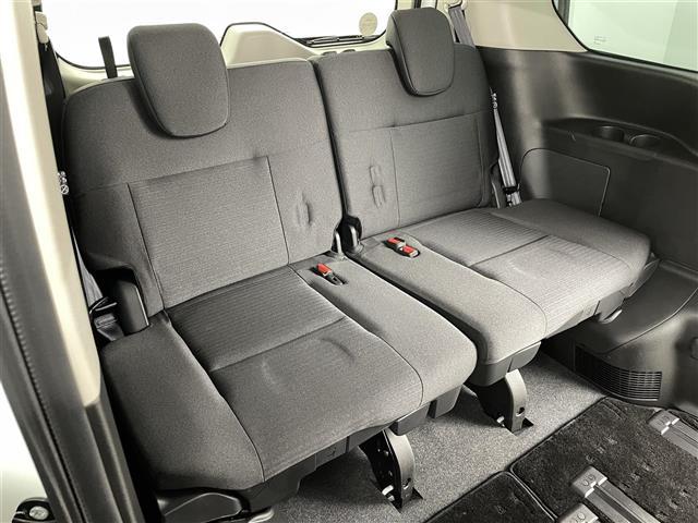 セレナ ハイウェイスターＶ　純正９インチディスプレイオーディオ　全方位カメラ　バックカメラ　プロパイロット　ブラインドスポットモニター　デジタルインナーミラー　両側電動スライドドア　純正前後ドライブレコーダー　ＬＥＤヘッドライト（13枚目）