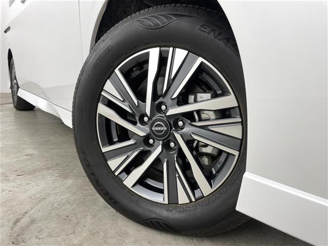 セレナ ハイウェイスターＶ　純正９インチディスプレイオーディオ　全方位カメラ　バックカメラ　プロパイロット　ブラインドスポットモニター　デジタルインナーミラー　両側電動スライドドア　純正前後ドライブレコーダー　ＬＥＤヘッドライト（16枚目）