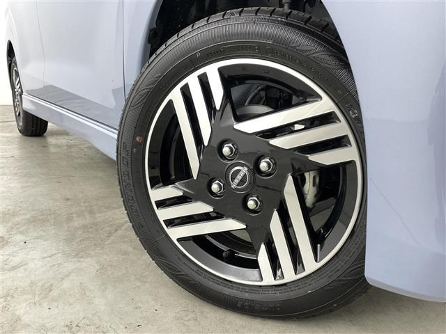 デイズ ハイウェイスター　Ｘ　衝突軽減ブレーキ　後側方車両検知　前方衝突予測　車線逸脱警報装置　踏み間違い防止　純正ナビゲーション　フルセグＴＶ　Ｂｌｕｅｔｏｏｔｈ　バックカメラ　全方位カメラ　４ＷＤ　ステアリングヒーター　ＵＳＢ（12枚目）