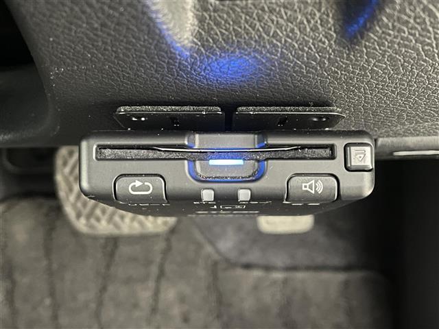 シルフィ Ｇ　純正ナビゲーション　ＴＶ　Ｂｌｕｅｔｏｏｔｈ　ＣＤ　ＤＶＤ　バックカメラ　ＥＴＣ　革巻きステアリング　ステアリングスイッチ　プッシュスタート　スマートキー　ＨＩＤライト　フォグライト　オートライト（7枚目）