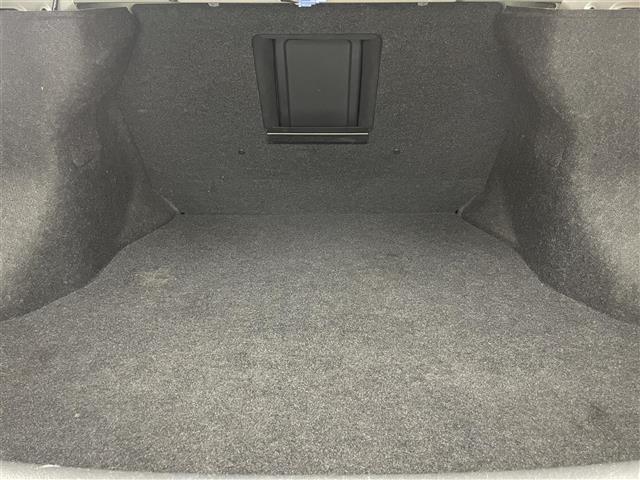 シルフィ Ｇ　純正ナビゲーション　ＴＶ　Ｂｌｕｅｔｏｏｔｈ　ＣＤ　ＤＶＤ　バックカメラ　ＥＴＣ　革巻きステアリング　ステアリングスイッチ　プッシュスタート　スマートキー　ＨＩＤライト　フォグライト　オートライト（36枚目）