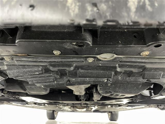 シルフィ Ｇ　純正ナビゲーション　ＴＶ　Ｂｌｕｅｔｏｏｔｈ　ＣＤ　ＤＶＤ　バックカメラ　ＥＴＣ　革巻きステアリング　ステアリングスイッチ　プッシュスタート　スマートキー　ＨＩＤライト　フォグライト　オートライト（43枚目）