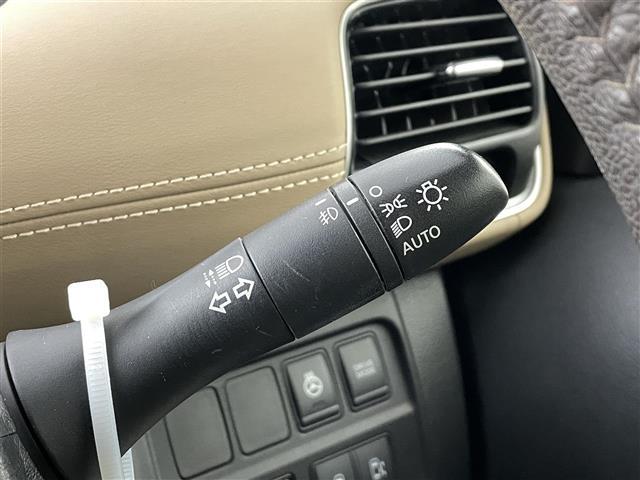 セレナ ｅ－パワー　ハイウェイスターＶ　セーフティパックＢ　純正９インチＳＤナビ　プロパイロット　全方位カメラ　バックカメラ　レーダークルーズコントロール　両側パワースライドドア　前席シートヒーター　前ドライブレコーダー　ＬＥＤヘッドライト（6枚目）