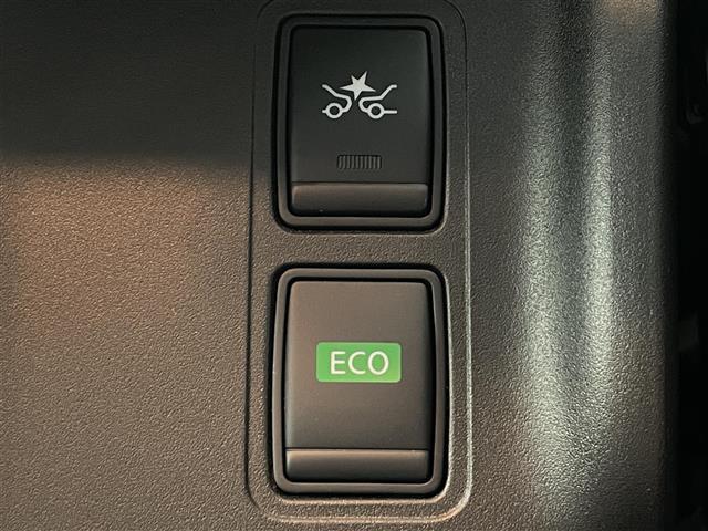 セレナ ハイウェイスターＶセレクションＩＩ　純正９インチナビ　アラウンドビューモニター　クルーズコントロール　ドライブレコーダー　アドバンストセーフティ　両側パワースライドドア　デュアルバックドア　ＬＥＤヘッドライト　フォグランプ（8枚目）