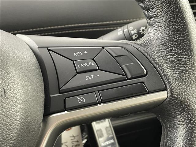 セレナ ハイウェイスターＶセレクションＩＩ　純正９インチナビ　アラウンドビューモニター　クルーズコントロール　ドライブレコーダー　アドバンストセーフティ　両側パワースライドドア　デュアルバックドア　ＬＥＤヘッドライト　フォグランプ（9枚目）