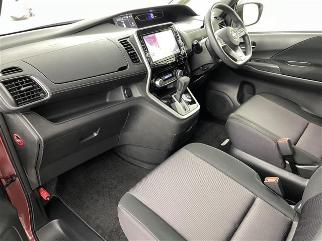 セレナ ハイウェイスターＶセレクションＩＩ　純正９インチナビ　アラウンドビューモニター　クルーズコントロール　ドライブレコーダー　アドバンストセーフティ　両側パワースライドドア　デュアルバックドア　ＬＥＤヘッドライト　フォグランプ（21枚目）