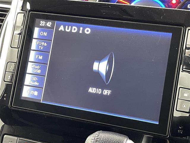 タント カスタムＲＳ　純正８インチナビ　バックカメラ　両側パワースライドドア　ＥＴＣ　ＬＥＤヘッドライト　フォグランプ　オートライト　プッシュスタート　スマートキー　純正１４インチＡＷ　フロアマット　ドアバイザー（5枚目）