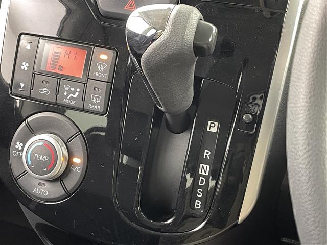 タント カスタムＸ　純正ＳＤナビ　片側パワースライドドア　スマートキー　ＬＥＤヘッドライト　純正フロアマット　純正１４インチＡＷ　ドアバイザー　オートウィンカーミラー（8枚目）