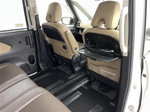 セレナ ハイウェイスター　Ｖセレクション　アルパイン９インチ専用ナビ　アラウンドビューモニター　ハーフレザーシート　エマージェンシーブレーキ　クルーズコントロール　両側パワースライドドア　アイドリングストップ　純正フロアマット（21枚目）