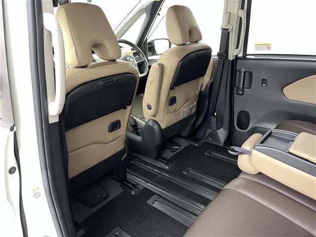 セレナ ハイウェイスター　Ｖセレクション　アルパイン９インチ専用ナビ　アラウンドビューモニター　ハーフレザーシート　エマージェンシーブレーキ　クルーズコントロール　両側パワースライドドア　アイドリングストップ　純正フロアマット（22枚目）