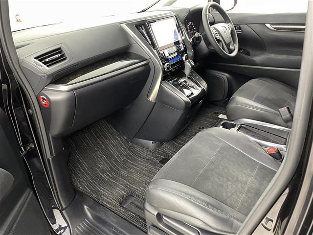 アルファード ２．５Ｓ　Ａパッケージ　社外１０インチナビ　フリップダウンモニター　バックカメラ　ＥＴＣ　レーダークルーズコントロール　両側パワースライドドア　ハーフレザーシート　オットマン　ＬＥＤヘッドライト　フォグランプ（20枚目）