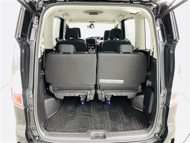 セレナ ｅ－パワー　ハイウェイスターＶ　インテリジェント　エマージェンシーブレーキ　プロパイロットインテリジェント　ＬＩ／ＬＤＷ　インテリジェント　ＢＳＩ／ＢＳＷ　ＲＣＴＡ　踏み間違い衝突防止アシスト　アラウンドビューモニター（12枚目）