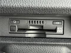 【ＥＴＣ２．０（ＤＳＲＣ／ＩＴＳスポット）】ＥＴＣカードを挿入すれば料金所はノンストップで通過できます。ＥＴＣ限定の割引や、高速道路の情報提供サービスを利用できます。 5
