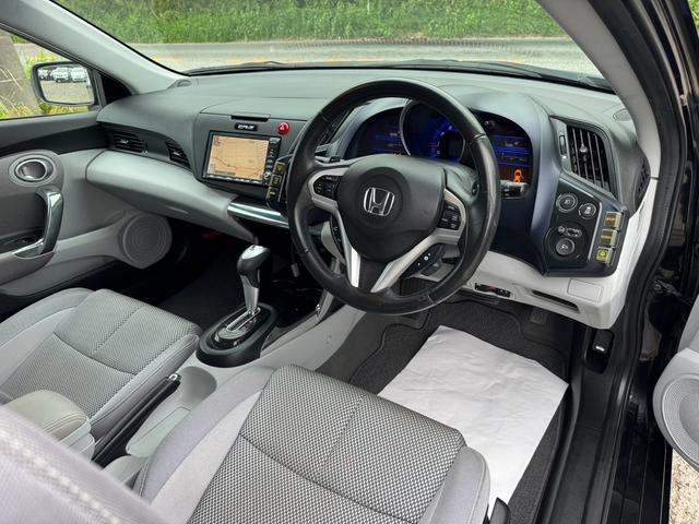 ＣＲ－Ｚ α　セキュリティ　ＡＵＴＯエアコン　Ｓキー　アイドリングストップ機能　ワンセグ　リモコンキー　メモリーナビ　Ｂカメラ　ＥＴＣ搭載　ナビＴＶ　パワステ　パワーウィンドウ　運転席エアバッグ　横滑防止装置（9枚目）