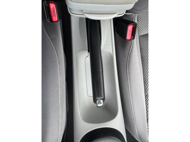 ＣＲ－Ｚ α　セキュリティ　ＡＵＴＯエアコン　Ｓキー　アイドリングストップ機能　ワンセグ　リモコンキー　メモリーナビ　Ｂカメラ　ＥＴＣ搭載　ナビＴＶ　パワステ　パワーウィンドウ　運転席エアバッグ　横滑防止装置（22枚目）