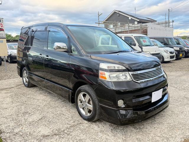 ヴォクシー Ｚ　エアコン　フルフラットシート　ＡＢＳ　キーレス　パワステ　３列シート　ＥＴＣ　ウォークスルー　パワーウィンドー　衝突安全ボディ　運転席エアバッグ　電格ミラー　Ｂカメラ　ＴＶ・ナビ　Ｗエアコン（3枚目）