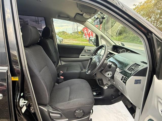 ヴォクシー Ｚ　エアコン　フルフラットシート　ＡＢＳ　キーレス　パワステ　３列シート　ＥＴＣ　ウォークスルー　パワーウィンドー　衝突安全ボディ　運転席エアバッグ　電格ミラー　Ｂカメラ　ＴＶ・ナビ　Ｗエアコン（10枚目）