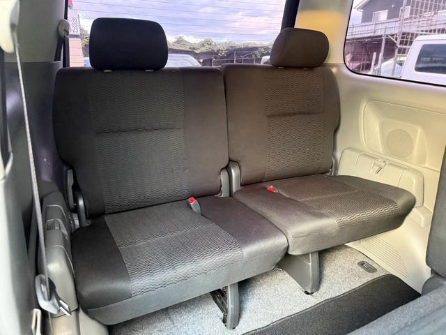 ヴォクシー Ｚ　エアコン　フルフラットシート　ＡＢＳ　キーレス　パワステ　３列シート　ＥＴＣ　ウォークスルー　パワーウィンドー　衝突安全ボディ　運転席エアバッグ　電格ミラー　Ｂカメラ　ＴＶ・ナビ　Ｗエアコン（39枚目）