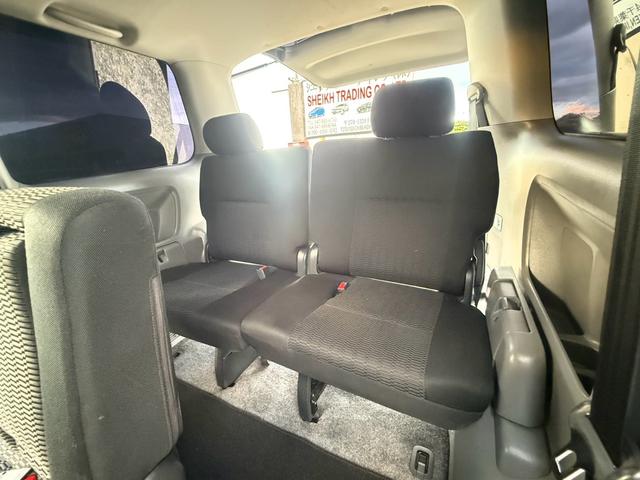 ヴォクシー Ｚ　エアコン　フルフラットシート　ＡＢＳ　キーレス　パワステ　３列シート　ＥＴＣ　ウォークスルー　パワーウィンドー　衝突安全ボディ　運転席エアバッグ　電格ミラー　Ｂカメラ　ＴＶ・ナビ　Ｗエアコン（42枚目）