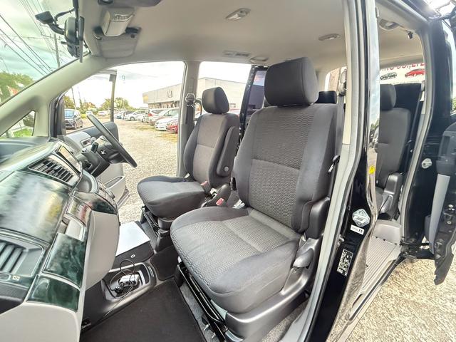 ヴォクシー Ｚ　エアコン　フルフラットシート　ＡＢＳ　キーレス　パワステ　３列シート　ＥＴＣ　ウォークスルー　パワーウィンドー　衝突安全ボディ　運転席エアバッグ　電格ミラー　Ｂカメラ　ＴＶ・ナビ　Ｗエアコン（43枚目）