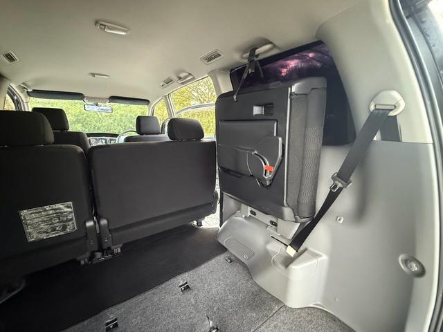 ヴォクシー Ｚ　エアコン　フルフラットシート　ＡＢＳ　キーレス　パワステ　３列シート　ＥＴＣ　ウォークスルー　パワーウィンドー　衝突安全ボディ　運転席エアバッグ　電格ミラー　Ｂカメラ　ＴＶ・ナビ　Ｗエアコン（47枚目）