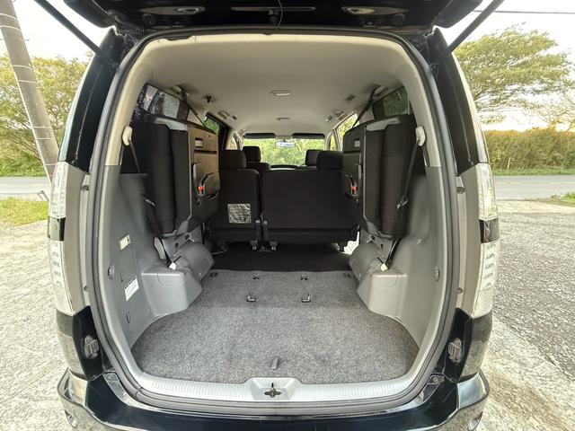 ヴォクシー Ｚ　エアコン　フルフラットシート　ＡＢＳ　キーレス　パワステ　３列シート　ＥＴＣ　ウォークスルー　パワーウィンドー　衝突安全ボディ　運転席エアバッグ　電格ミラー　Ｂカメラ　ＴＶ・ナビ　Ｗエアコン（48枚目）