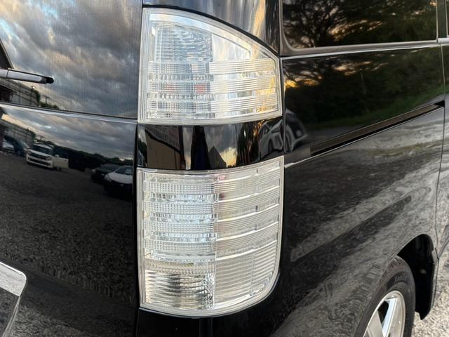 ヴォクシー Ｚ　エアコン　フルフラットシート　ＡＢＳ　キーレス　パワステ　３列シート　ＥＴＣ　ウォークスルー　パワーウィンドー　衝突安全ボディ　運転席エアバッグ　電格ミラー　Ｂカメラ　ＴＶ・ナビ　Ｗエアコン（58枚目）