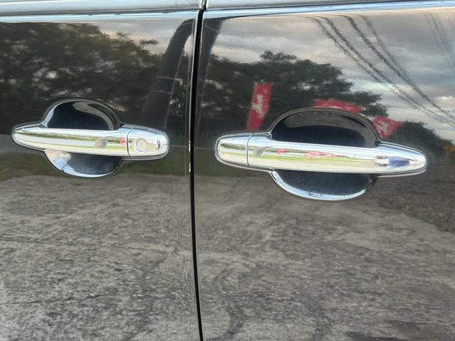 ヴォクシー Ｚ　エアコン　フルフラットシート　ＡＢＳ　キーレス　パワステ　３列シート　ＥＴＣ　ウォークスルー　パワーウィンドー　衝突安全ボディ　運転席エアバッグ　電格ミラー　Ｂカメラ　ＴＶ・ナビ　Ｗエアコン（61枚目）