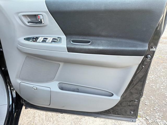 ヴォクシー Ｚ　エアコン　フルフラットシート　ＡＢＳ　キーレス　パワステ　３列シート　ＥＴＣ　ウォークスルー　パワーウィンドー　衝突安全ボディ　運転席エアバッグ　電格ミラー　Ｂカメラ　ＴＶ・ナビ　Ｗエアコン（62枚目）