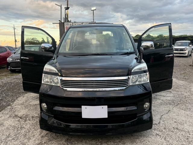 ヴォクシー Ｚ　エアコン　フルフラットシート　ＡＢＳ　キーレス　パワステ　３列シート　ＥＴＣ　ウォークスルー　パワーウィンドー　衝突安全ボディ　運転席エアバッグ　電格ミラー　Ｂカメラ　ＴＶ・ナビ　Ｗエアコン（69枚目）