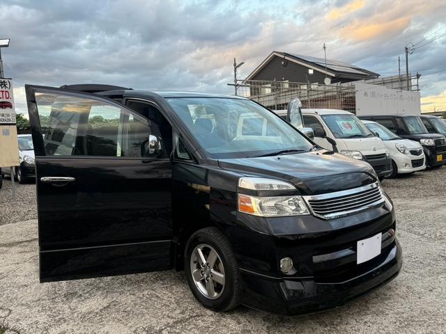 ヴォクシー Ｚ　エアコン　フルフラットシート　ＡＢＳ　キーレス　パワステ　３列シート　ＥＴＣ　ウォークスルー　パワーウィンドー　衝突安全ボディ　運転席エアバッグ　電格ミラー　Ｂカメラ　ＴＶ・ナビ　Ｗエアコン（70枚目）